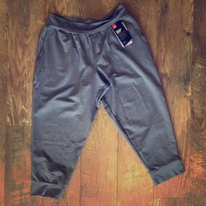 Under Armour cropped athletic pants.